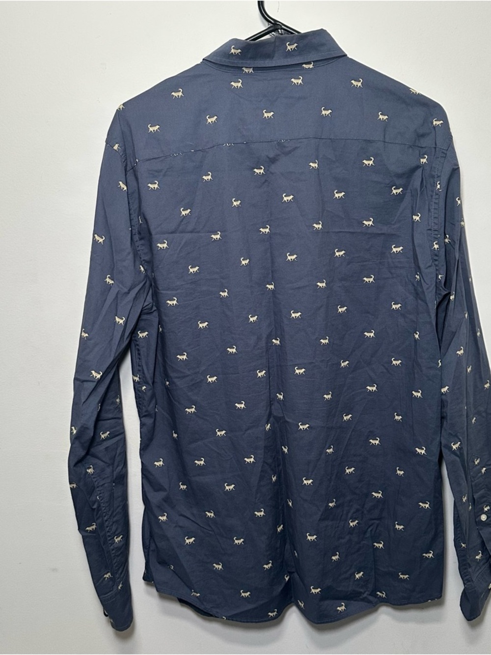 Banana Republic Untucked Novelty Wolf Print Button Up Shirt Blue Organic Cotton - Picture 15 of 16